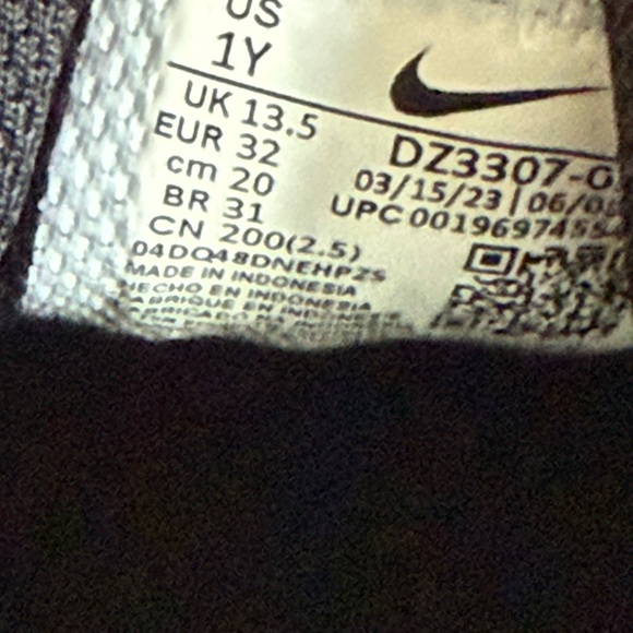 Nike Kids Black Sneakers - Picture 4 of 9